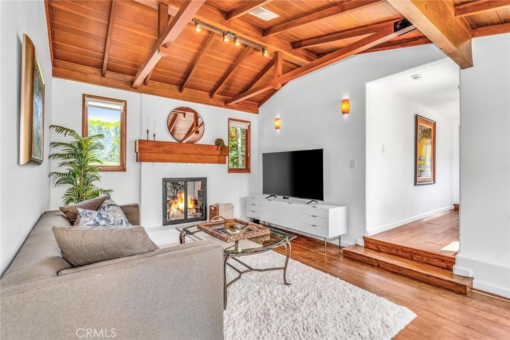 Image 18 of property listing at 12705 Sarah Street, Studio City, CA 91604