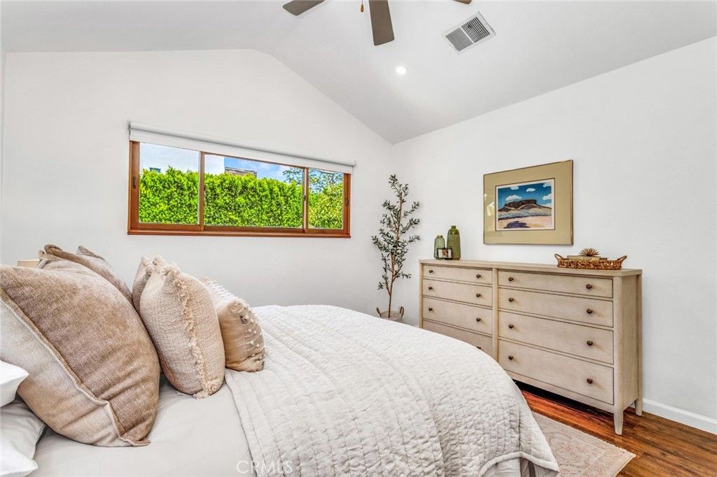 Image 23 of property listing at 12705 Sarah Street, Studio City, CA 91604