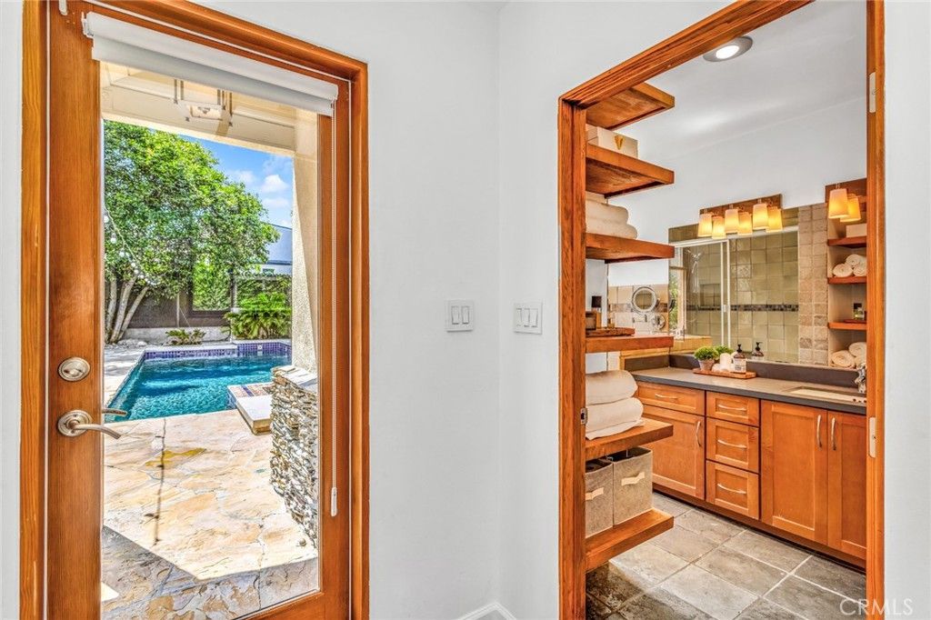 Image 25 of property listing at 12705 Sarah Street, Studio City, CA 91604