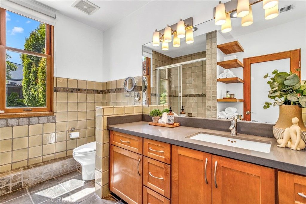 Image 26 of property listing at 12705 Sarah Street, Studio City, CA 91604