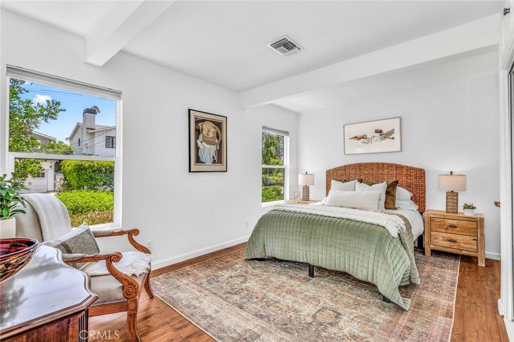 Image 28 of property listing at 12705 Sarah Street, Studio City, CA 91604