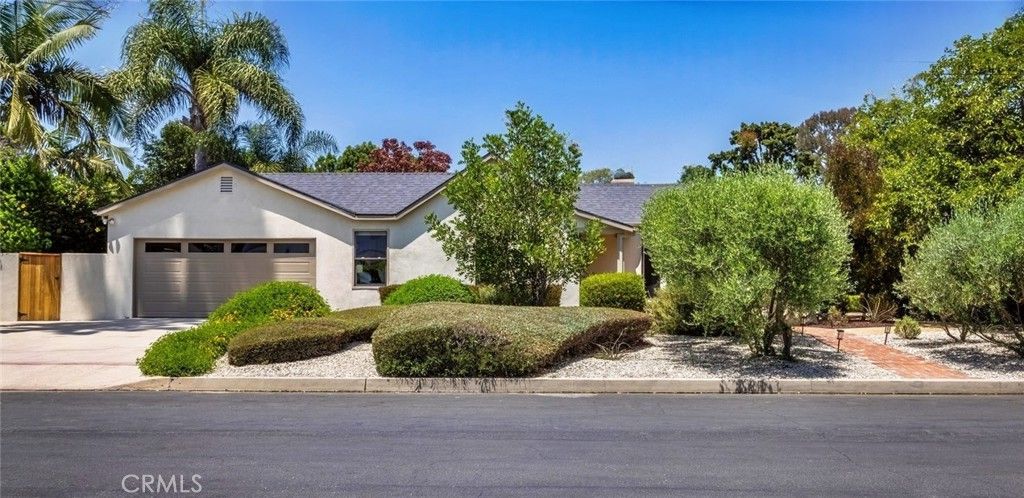 Image 3 of property listing at 12705 Sarah Street, Studio City, CA 91604