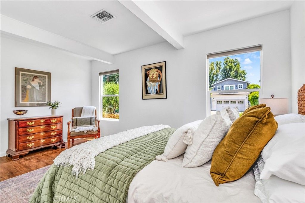 Image 30 of property listing at 12705 Sarah Street, Studio City, CA 91604