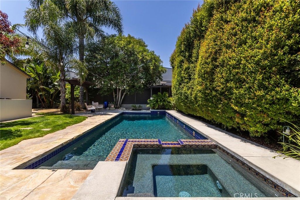 Image 37 of property listing at 12705 Sarah Street, Studio City, CA 91604