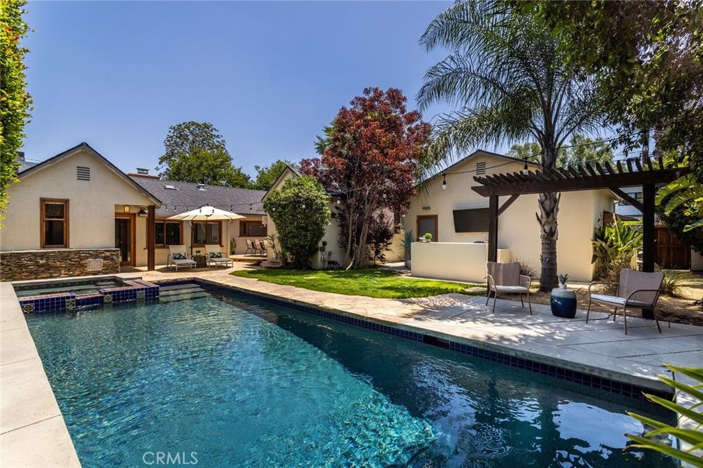 Image 39 of property listing at 12705 Sarah Street, Studio City, CA 91604