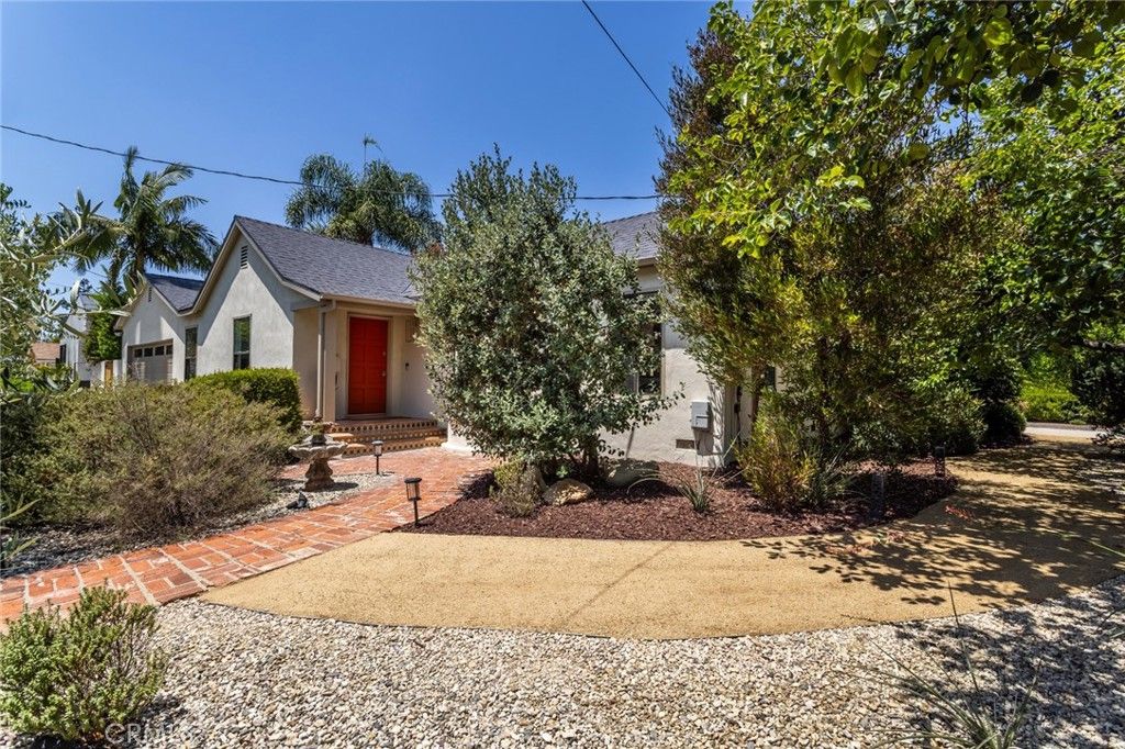 Image 4 of property listing at 12705 Sarah Street, Studio City, CA 91604