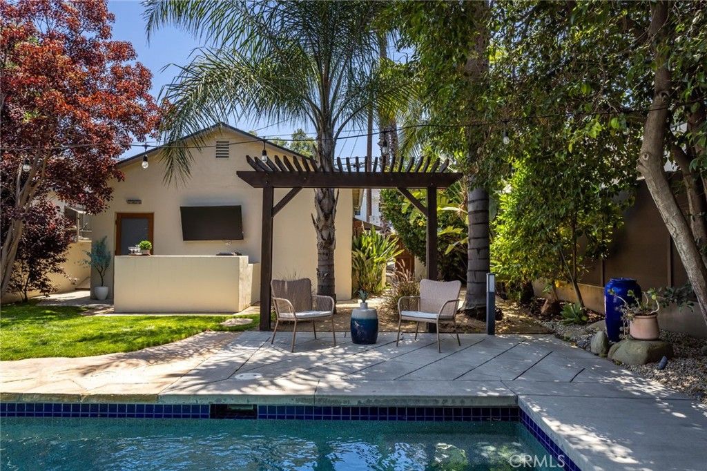 Image 40 of property listing at 12705 Sarah Street, Studio City, CA 91604