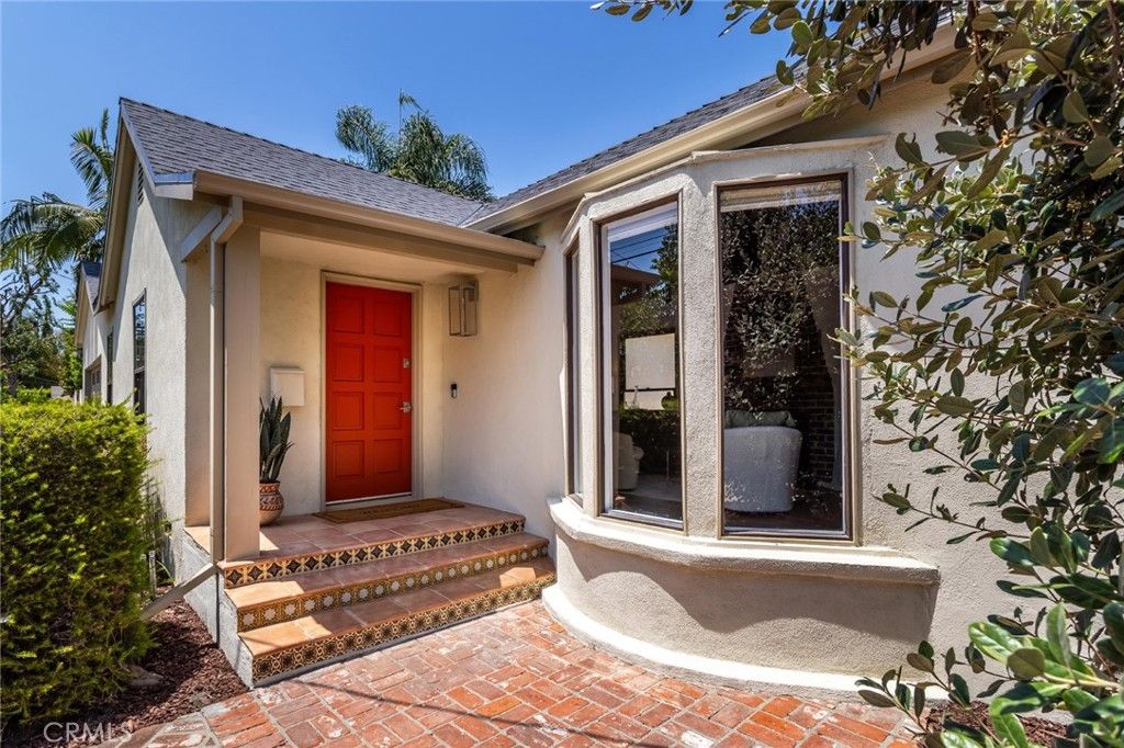 Image 5 of property listing at 12705 Sarah Street, Studio City, CA 91604