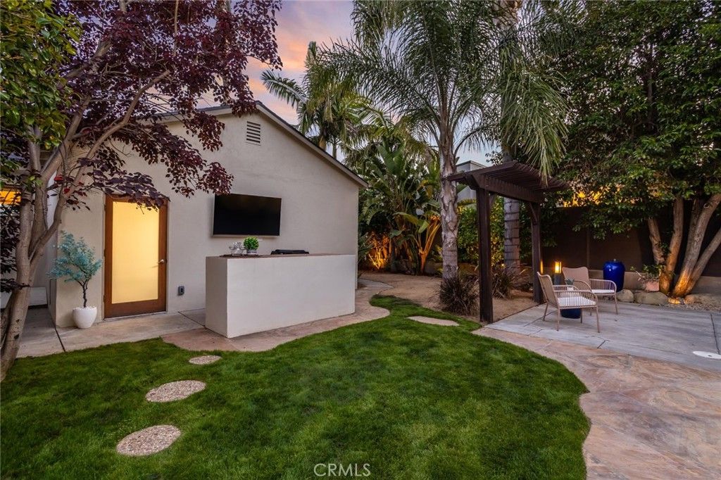 Image 54 of property listing at 12705 Sarah Street, Studio City, CA 91604