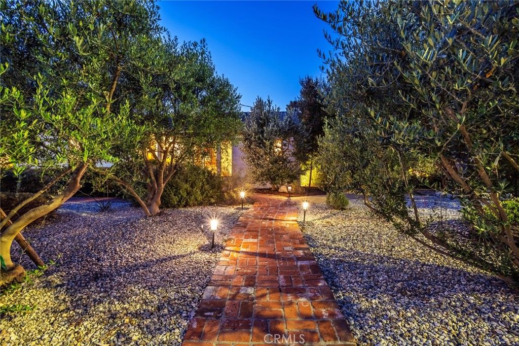Image 64 of property listing at 12705 Sarah Street, Studio City, CA 91604