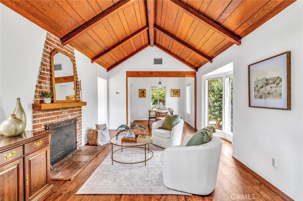 Image 7 of property listing at 12705 Sarah Street, Studio City, CA 91604