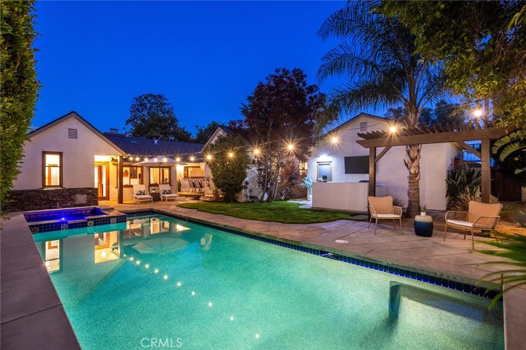 Image 70 of property listing at 12705 Sarah Street, Studio City, CA 91604