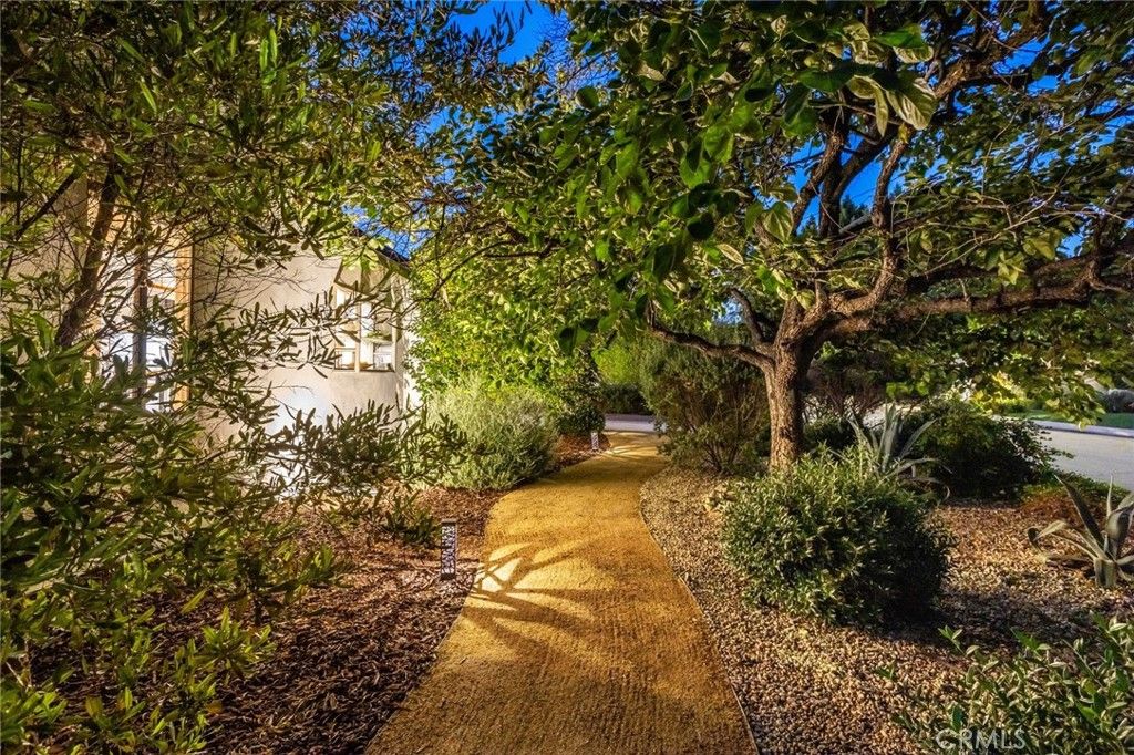 Image 71 of property listing at 12705 Sarah Street, Studio City, CA 91604