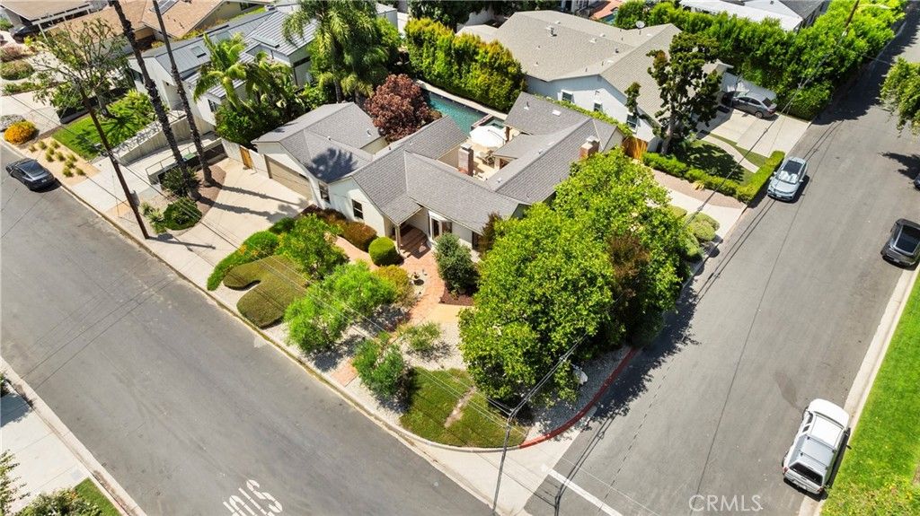 Image 72 of property listing at 12705 Sarah Street, Studio City, CA 91604