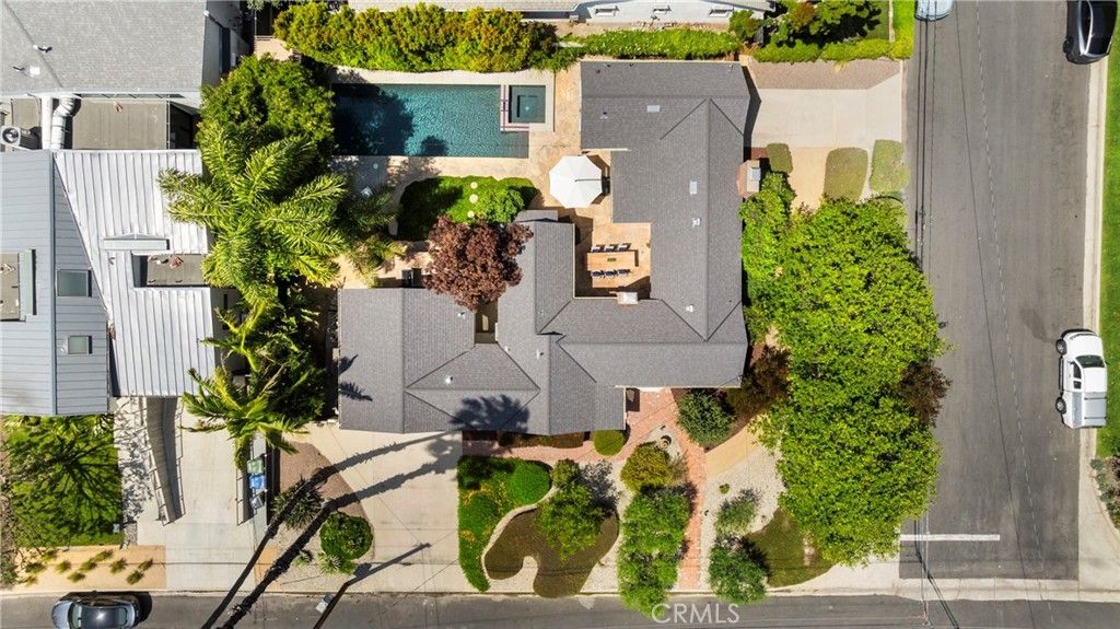 Image 73 of property listing at 12705 Sarah Street, Studio City, CA 91604