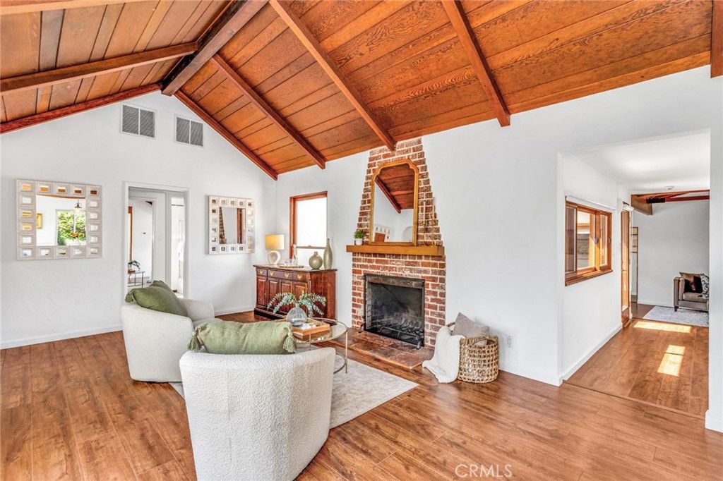 Image 8 of property listing at 12705 Sarah Street, Studio City, CA 91604