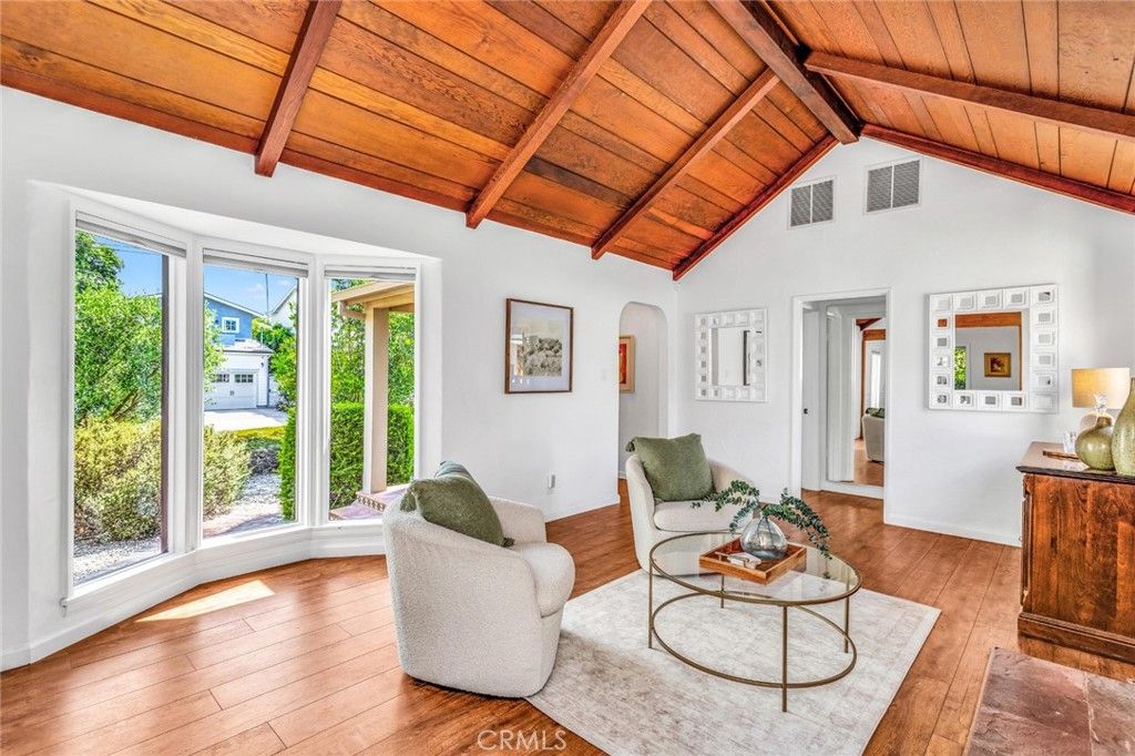 Image 9 of property listing at 12705 Sarah Street, Studio City, CA 91604