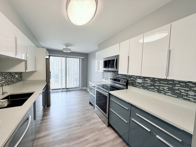 5200 Oakton Street 105, Skokie, IL 60077