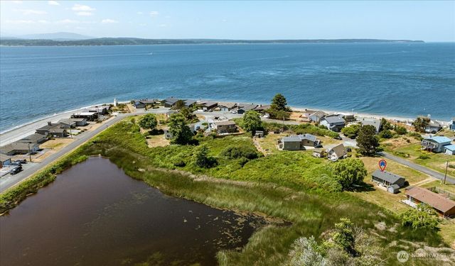 214 Lighthouse Way, Freeland, WA 98249