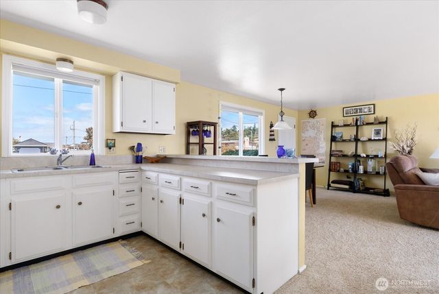 214 Lighthouse Way, Freeland, WA 98249