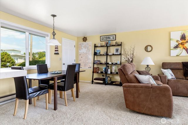 214 Lighthouse Way, Freeland, WA 98249
