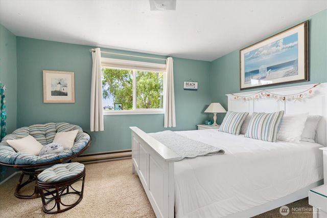 214 Lighthouse Way, Freeland, WA 98249