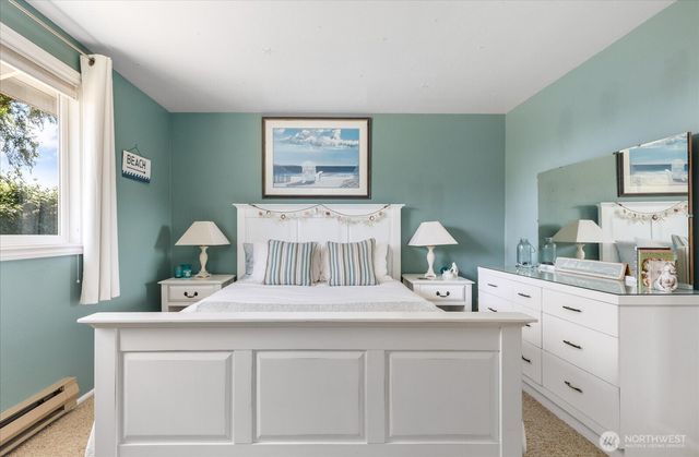 214 Lighthouse Way, Freeland, WA 98249