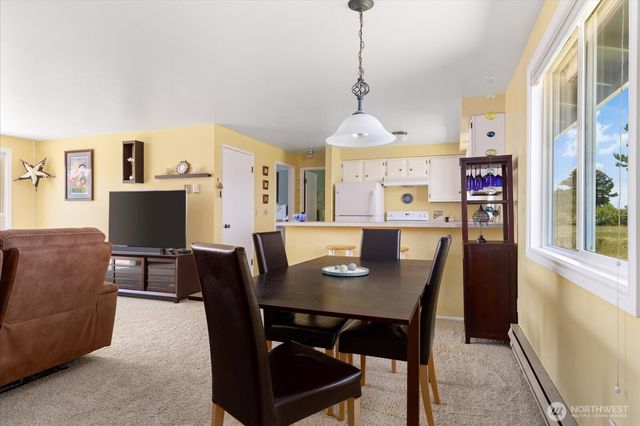 214 Lighthouse Way, Freeland, WA 98249