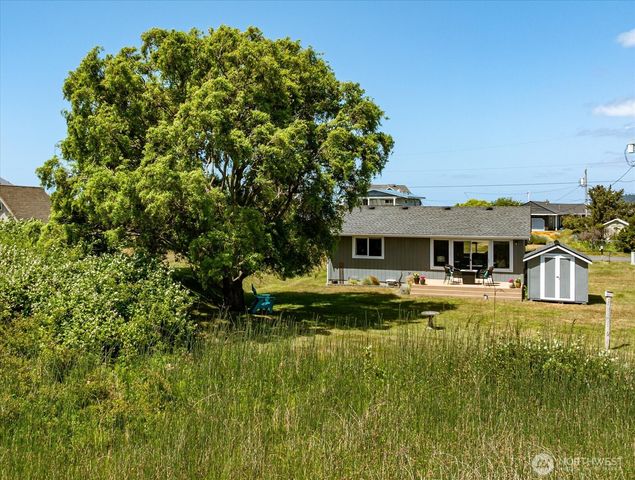 214 Lighthouse Way, Freeland, WA 98249