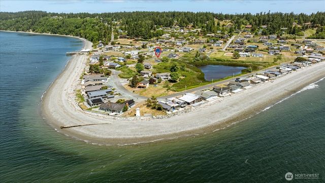 214 Lighthouse Way, Freeland, WA 98249