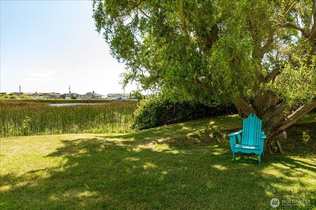 214 Lighthouse Way, Freeland, WA 98249