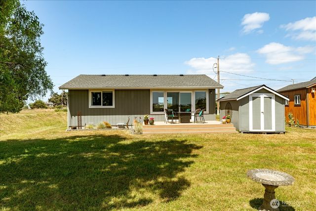 214 Lighthouse Way, Freeland, WA 98249