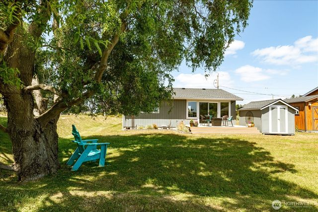 214 Lighthouse Way, Freeland, WA 98249