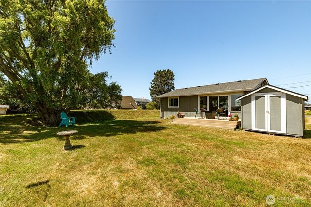 214 Lighthouse Way, Freeland, WA 98249