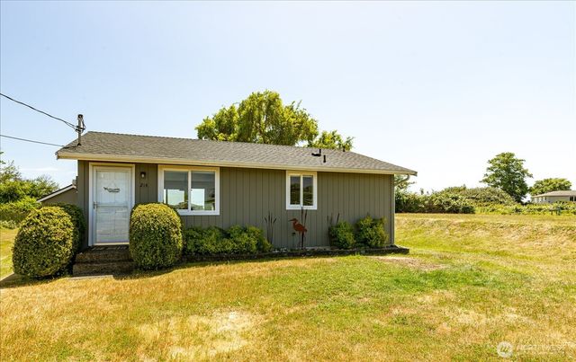 214 Lighthouse Way, Freeland, WA 98249