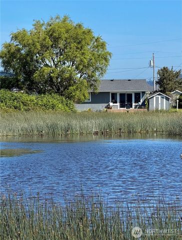 214 Lighthouse Way, Freeland, WA 98249