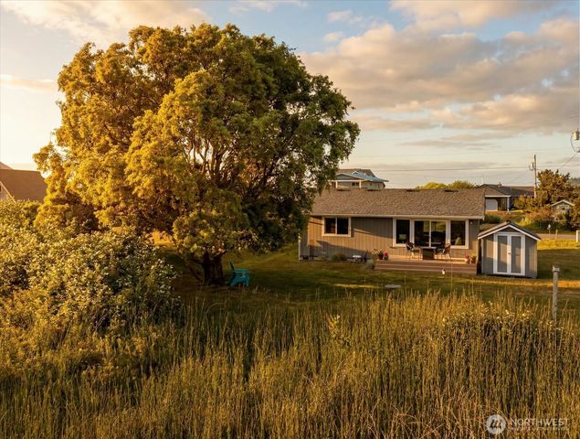 214 Lighthouse Way, Freeland, WA 98249