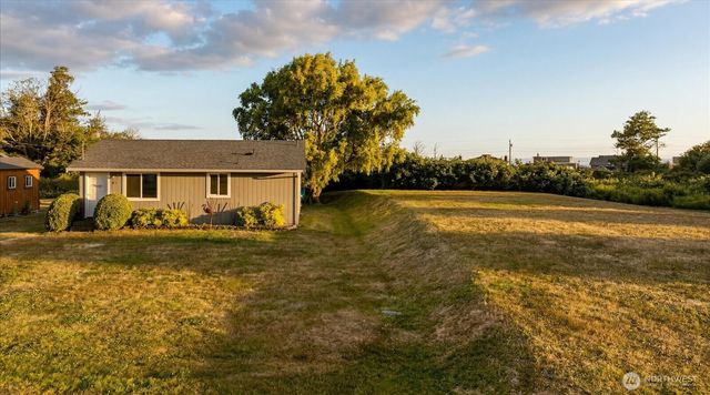 214 Lighthouse Way, Freeland, WA 98249