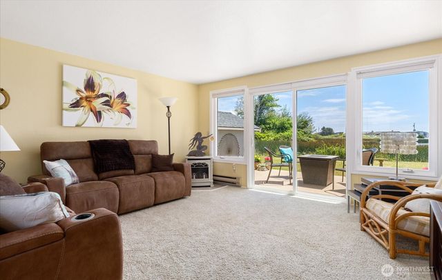 214 Lighthouse Way, Freeland, WA 98249