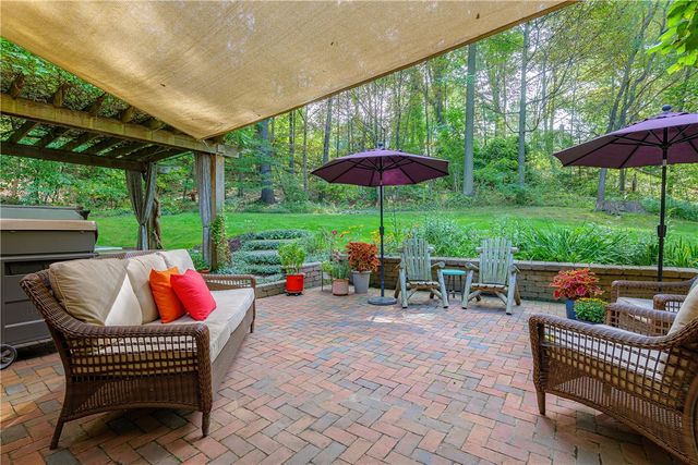 287 Chapel Hill Drive, Irondequoit, NY 14617
