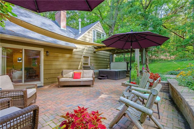 287 Chapel Hill Drive, Irondequoit, NY 14617
