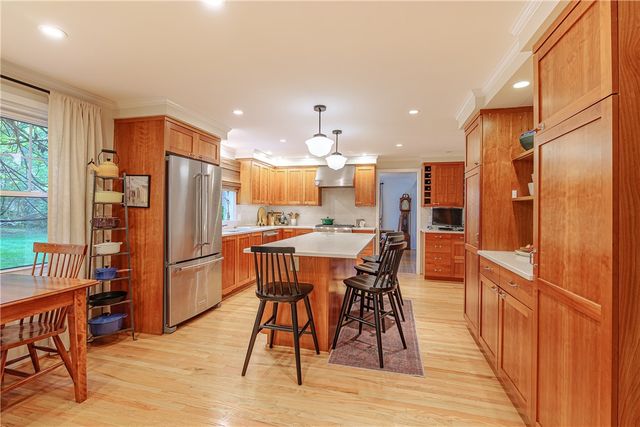 287 Chapel Hill Drive, Irondequoit, NY 14617