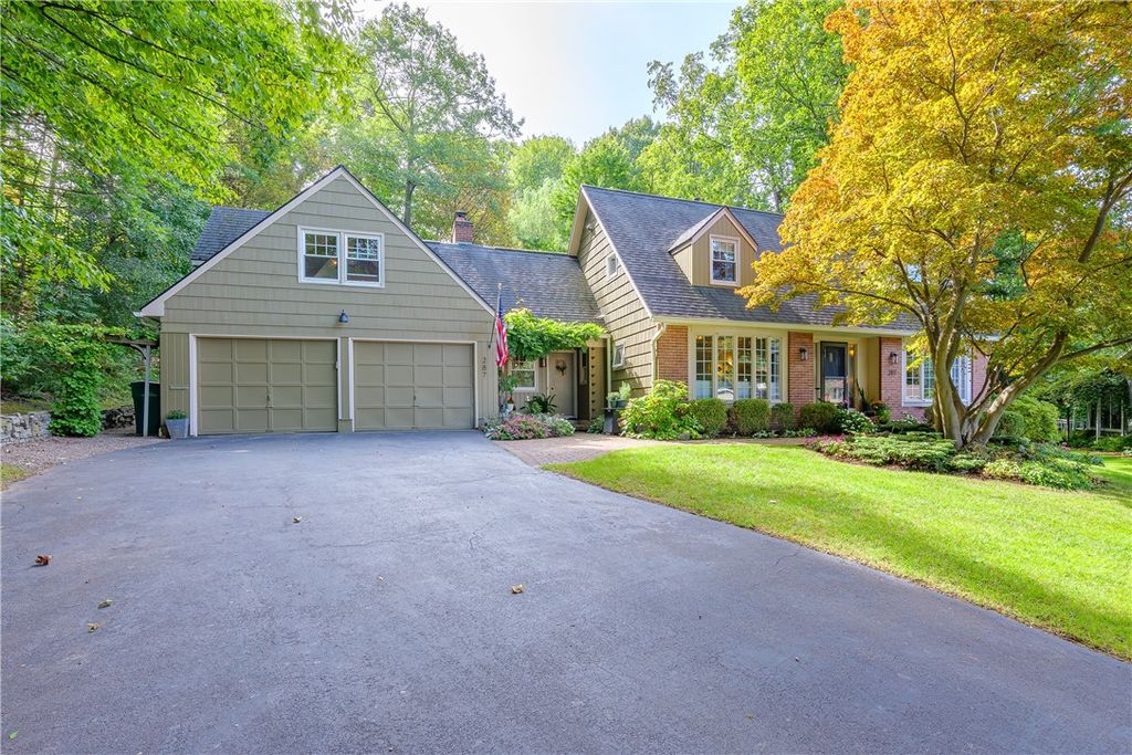287 Chapel Hill Drive, Irondequoit, NY 14617