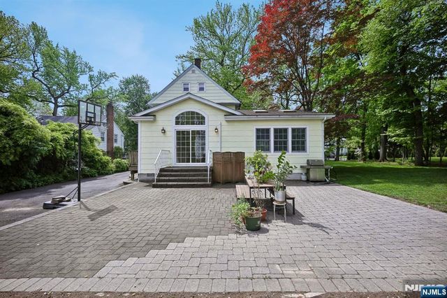 155 Sunset Lane, Tenafly, NJ 07670