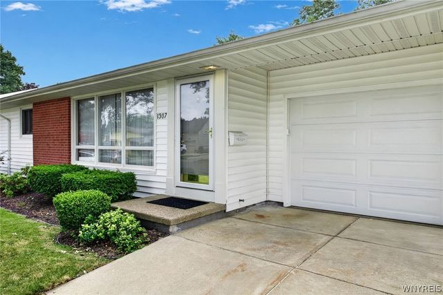 1307 Fairfax Avenue, North Tonawanda, NY 14120