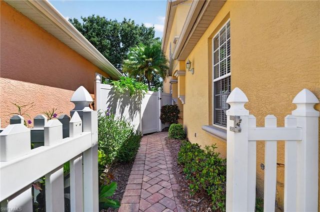 14907 Sterling Oaks DR, Naples, FL 34110