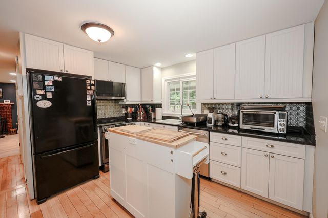 1 Woodridge Road, Durham, NH 03824