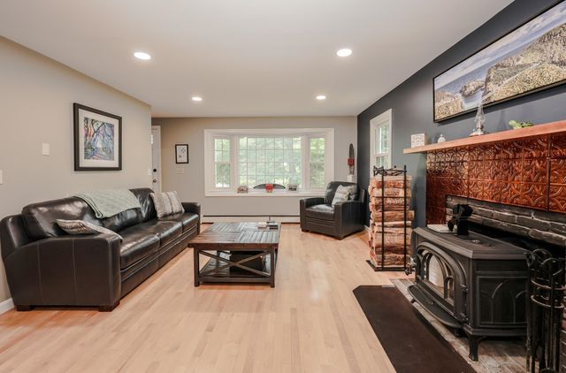1 Woodridge Road, Durham, NH 03824