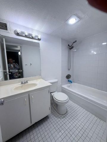 4550 NW 9th St 812E, Miami, FL 33126