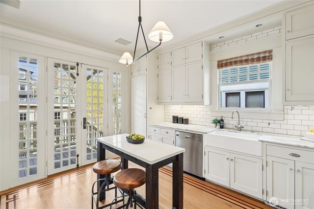 1119 19th Avenue E, Seattle, WA 98112